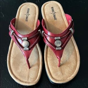 Minnetonka Silverthorne Thong Women's Red Sandals